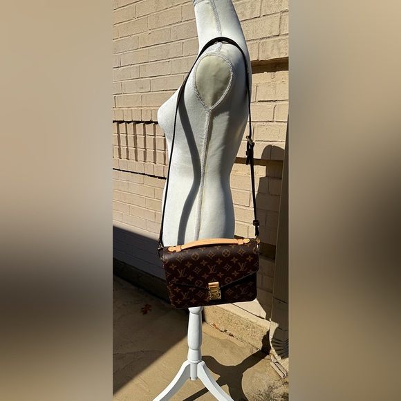 LOUIS VUITTON BAG CROSSOVER - Picture 4 of 11